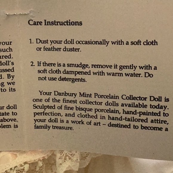 Vintage Danbury Mint Porcelain Collector Doll - 1992 (Original Packaging + Tag!) - Picture 5 of 6